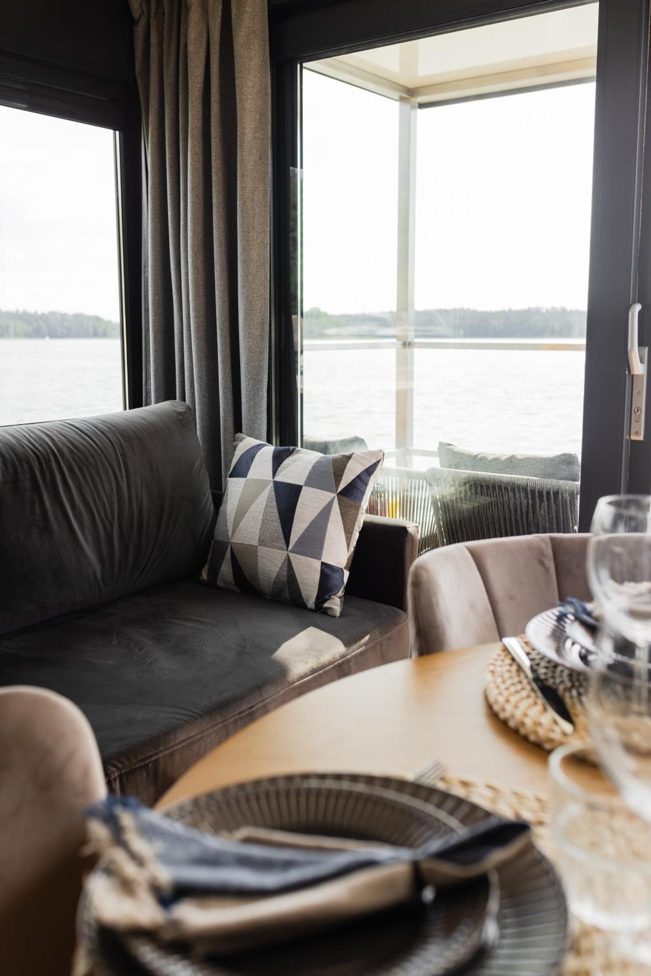 Domek Na Wodzie - Houseboat -Sauna, Taras Na Dachu, Dwie Sypialnie Mikołajki المظهر الخارجي الصورة