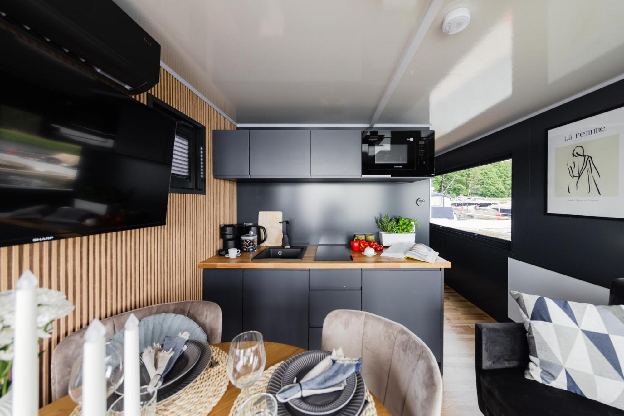 Domek Na Wodzie - Houseboat -Sauna, Taras Na Dachu, Dwie Sypialnie Mikołajki المظهر الخارجي الصورة