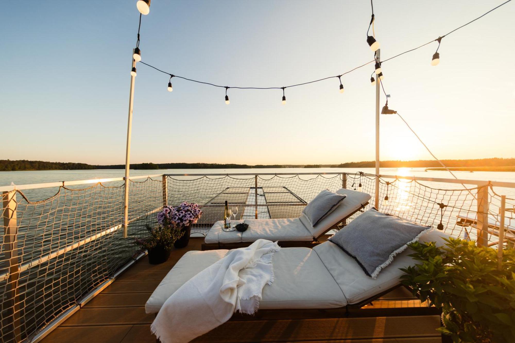 Domek Na Wodzie - Houseboat -Sauna, Taras Na Dachu, Dwie Sypialnie Mikołajki المظهر الخارجي الصورة