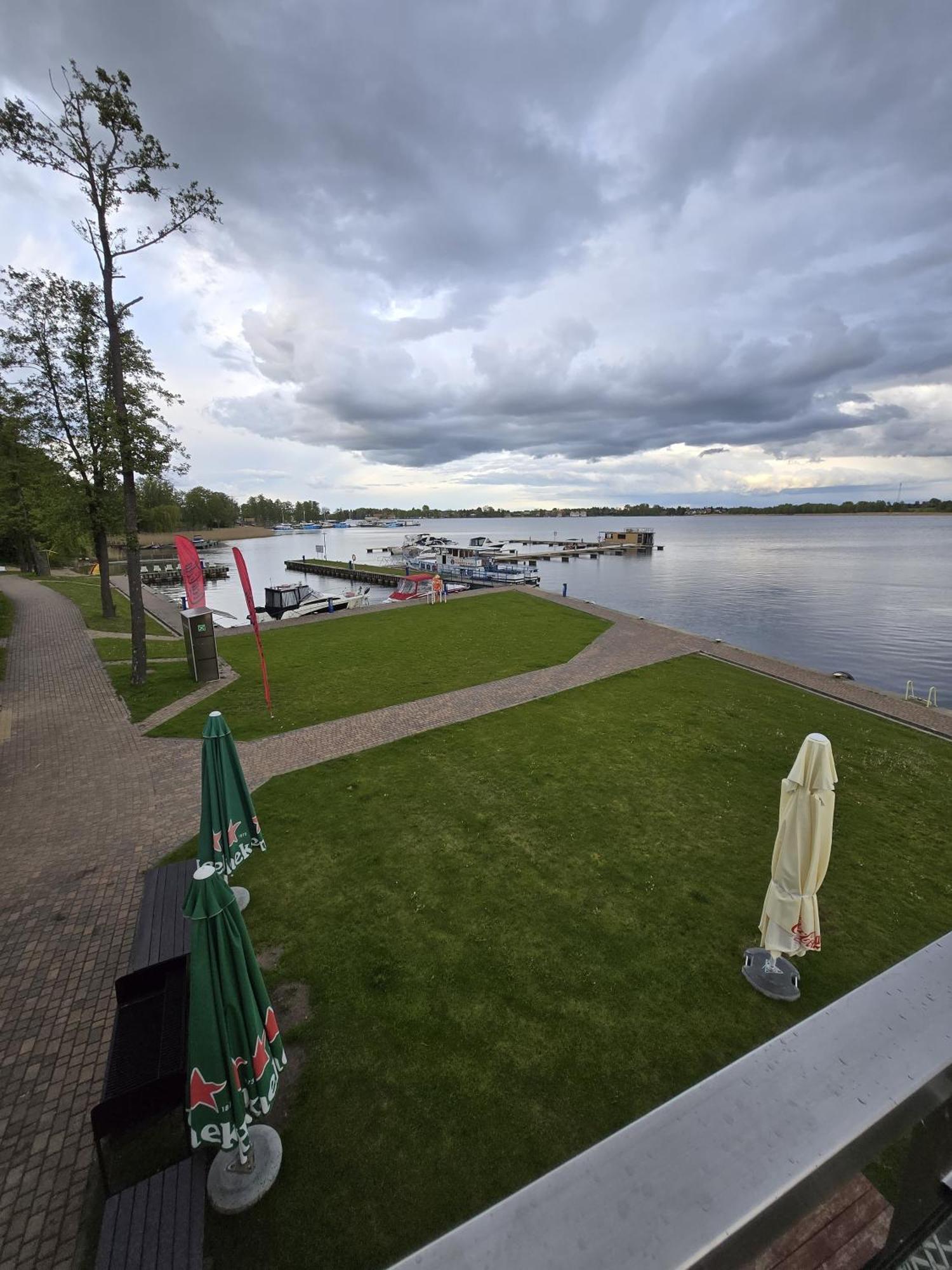 Domek Na Wodzie - Houseboat -Sauna, Taras Na Dachu, Dwie Sypialnie Mikołajki المظهر الخارجي الصورة