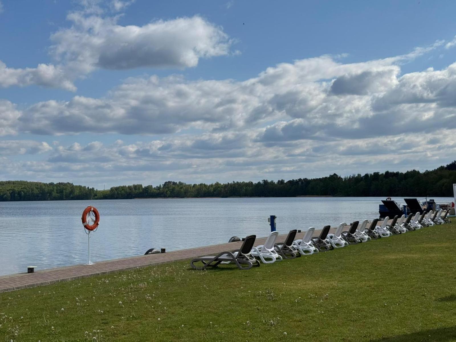 Domek Na Wodzie - Houseboat -Sauna, Taras Na Dachu, Dwie Sypialnie Mikołajki المظهر الخارجي الصورة