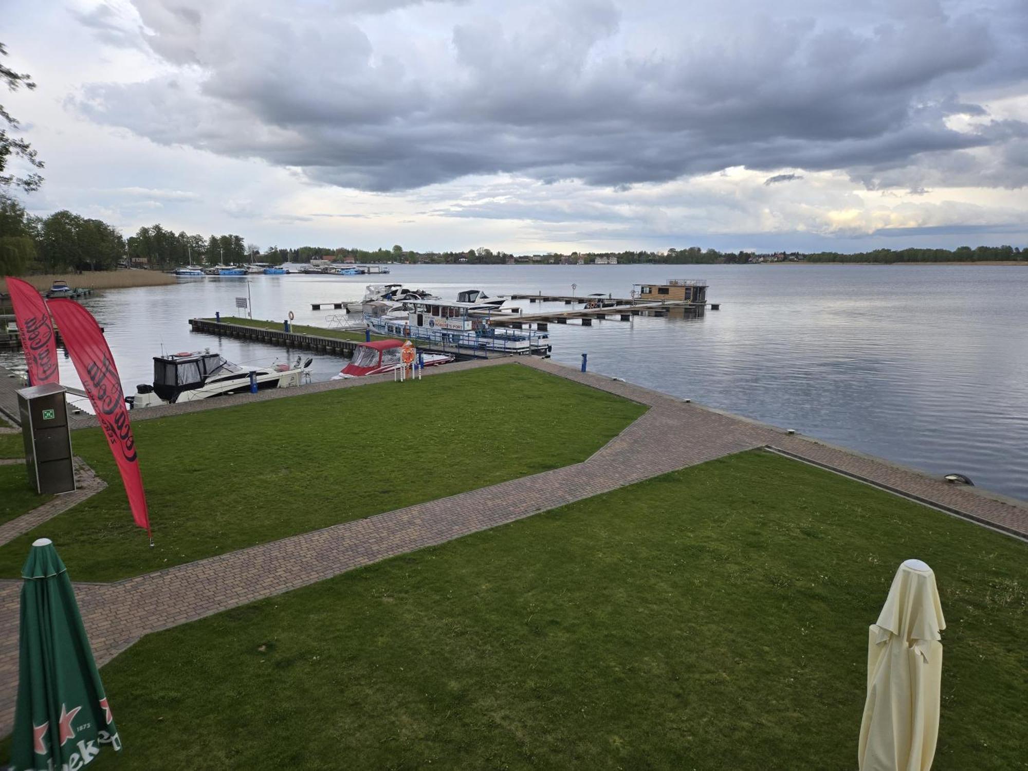 Domek Na Wodzie - Houseboat -Sauna, Taras Na Dachu, Dwie Sypialnie Mikołajki المظهر الخارجي الصورة