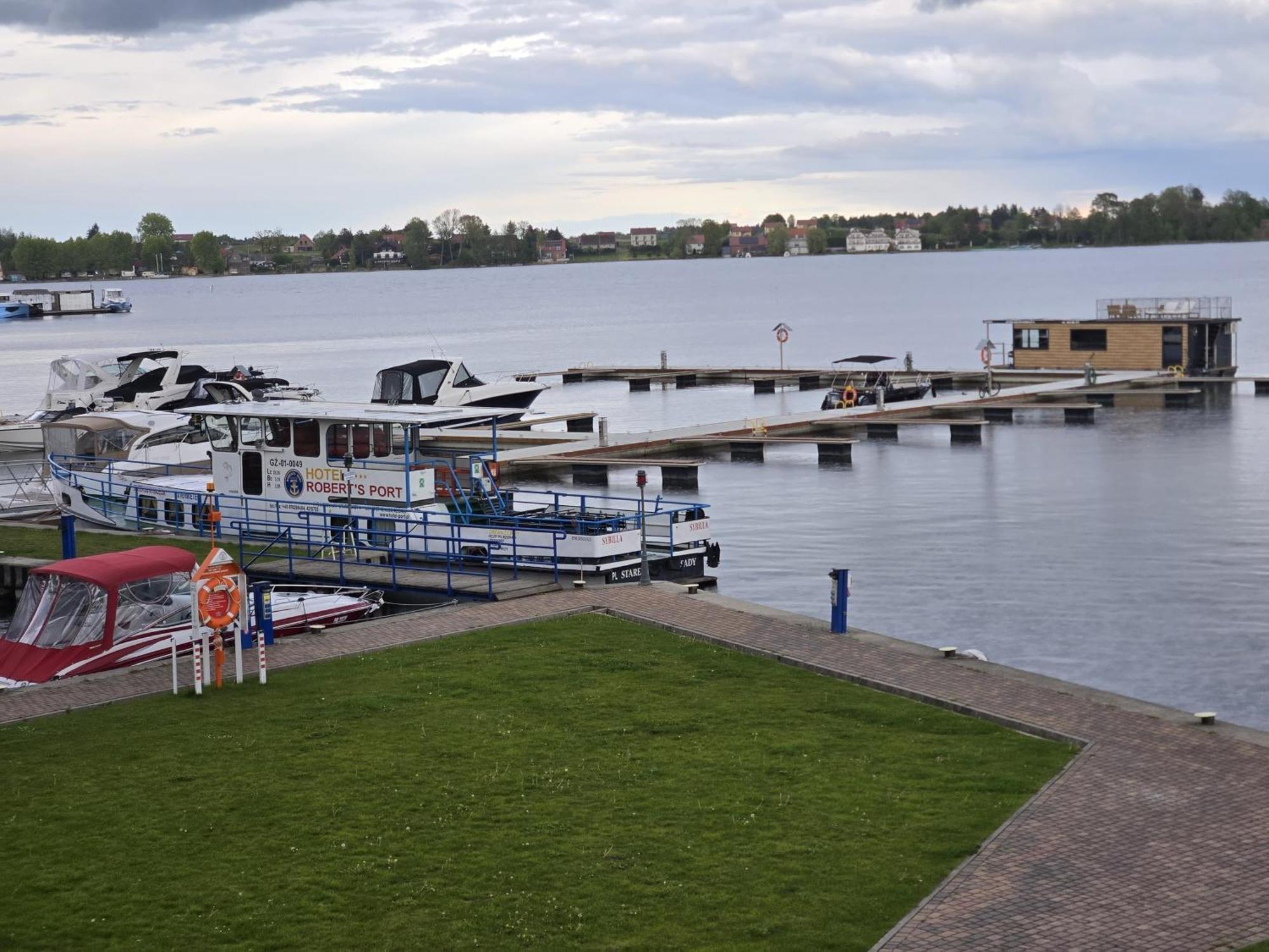 Domek Na Wodzie - Houseboat -Sauna, Taras Na Dachu, Dwie Sypialnie Mikołajki المظهر الخارجي الصورة