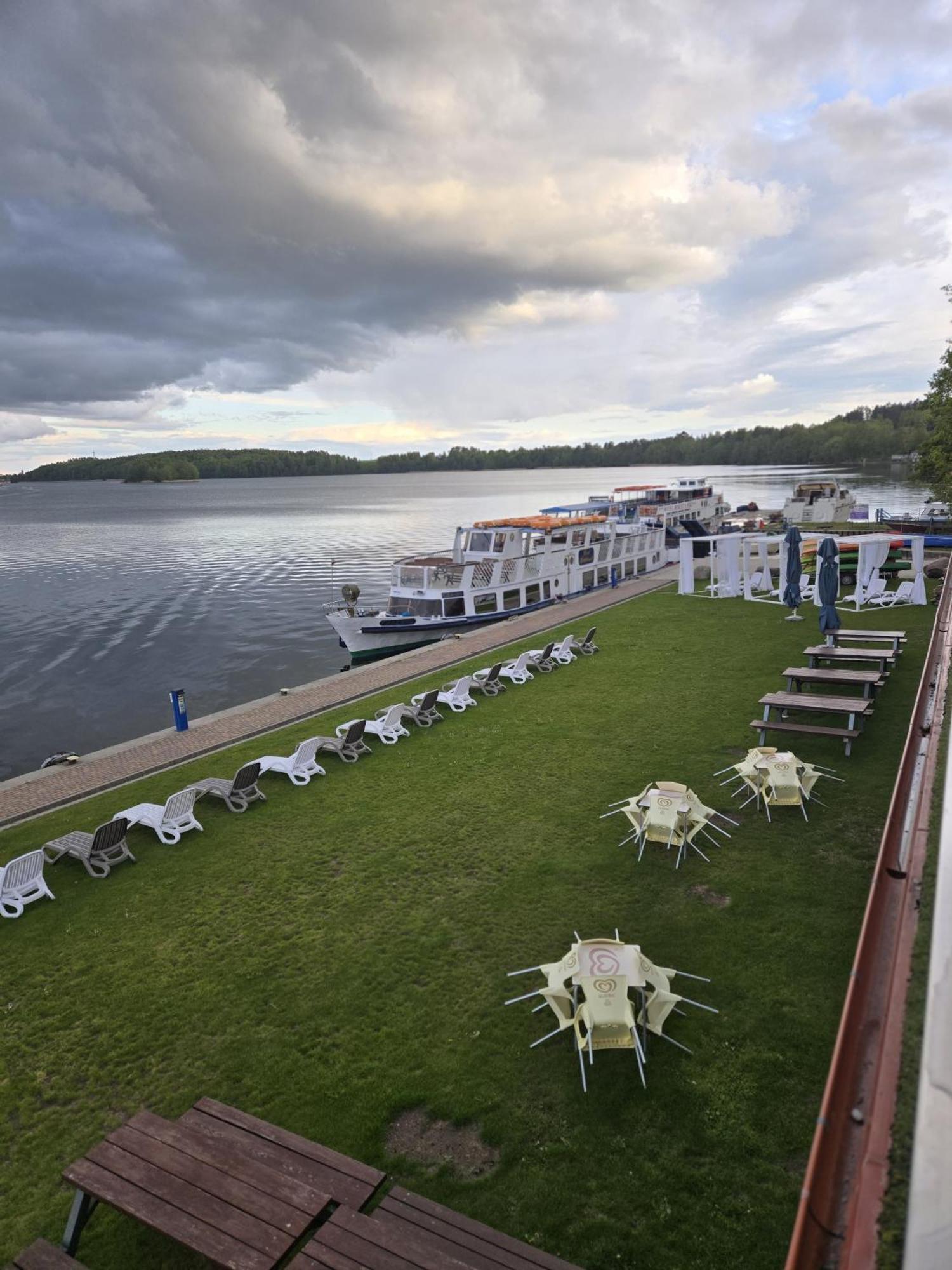 Domek Na Wodzie - Houseboat -Sauna, Taras Na Dachu, Dwie Sypialnie Mikołajki المظهر الخارجي الصورة